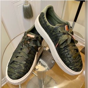 NWOT Puma basket sneakers  (1990s Grunge inspired) high outsole w/platform